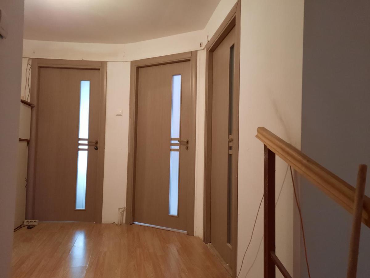 Casa Cu Curte Hotel Брашов Екстериор снимка